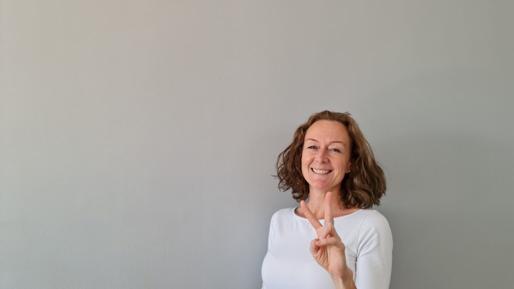 Anikó hosszú utat bejárt franciatanárként, és most már egyenesen Franciaországból oktatja a diákokat